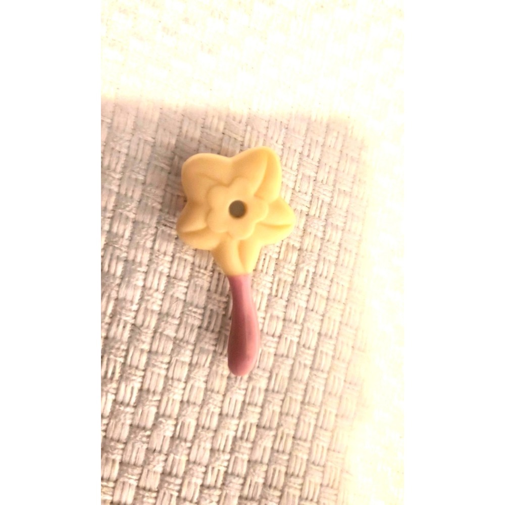 Mini flower shaped doll hair brush - Approximately 2 in long